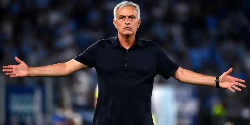 Người đặc biệt của nền bóng đá thế giới - Jose Mourinho
