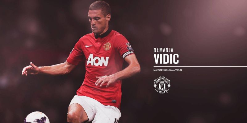 Vidic nổi tiếng với lối chơi không ngại va chạm và những pha vào bóng khiến các cầu thủ đối phương khiếp sợ