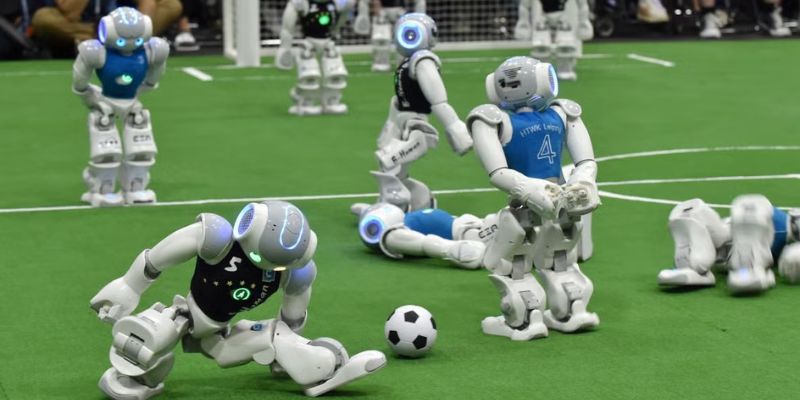 Bóng đá robot là một môn thể thao mới dành cho người đam mê bóng đá và công nghệ