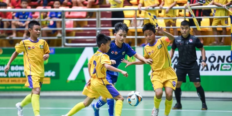 Bóng đá giúp các em nhỏ học được cách làm việc nhóm hiệu quả và nâng cao tinh thần đoàn kết